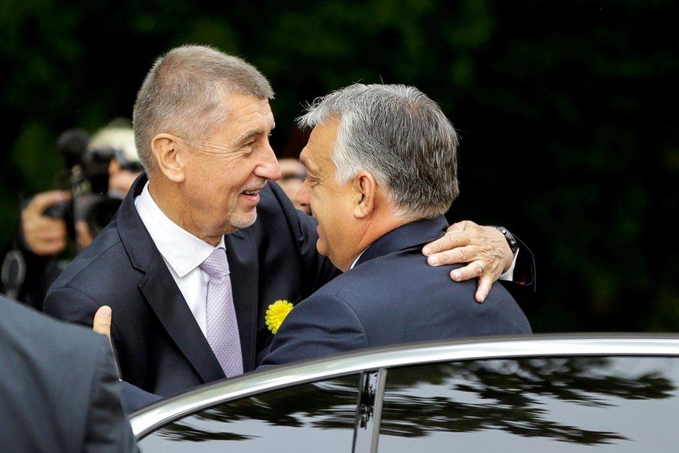 Premiér Andrej Babiš (ANO) vítá v ČR předsedu maďarské vlády Viktora Orbána (29. 9. 2021).