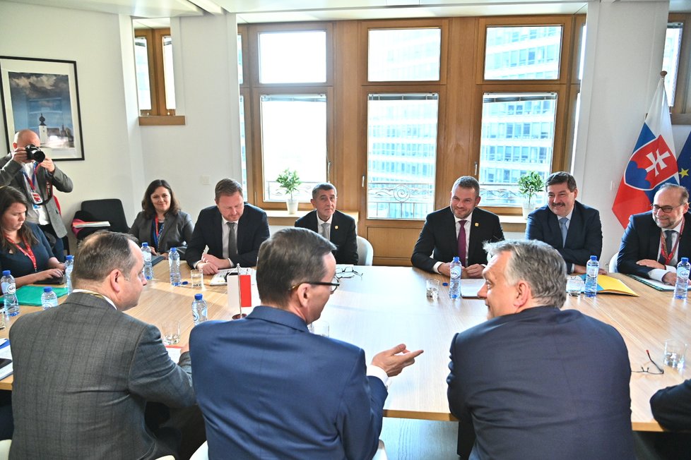 I před mimořádným summitem dubnovým summitem Evropské rady se v Bruselu sešla V4 - tedy premiéři České republiky, Slovenska, Maďarska a Polska (10. 4. 2019)