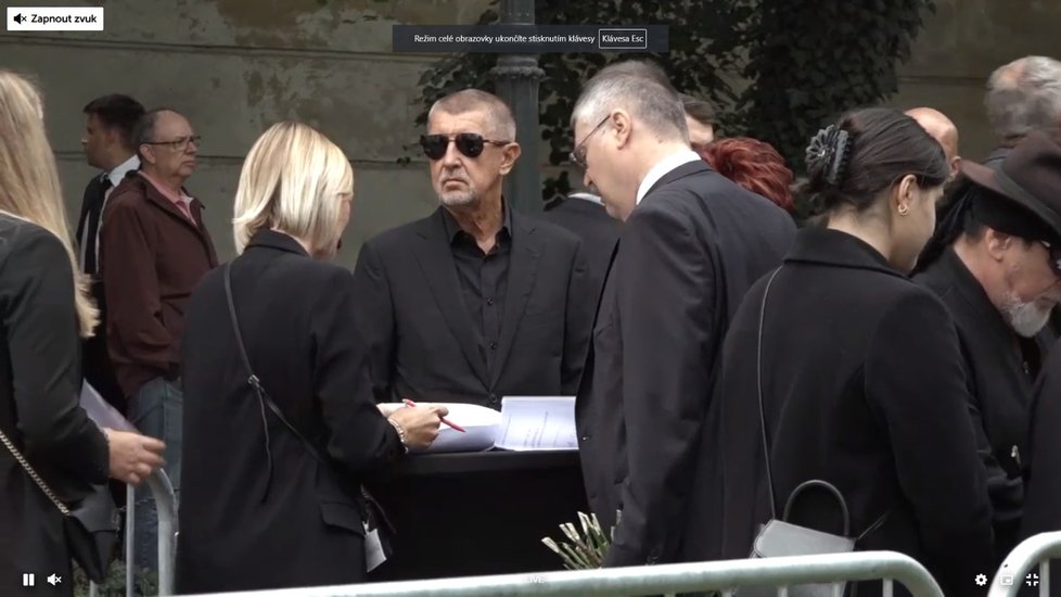Pohřeb Vaša Patejdla - Andrej Babiš zřejmě dorazil bez pozvánky.