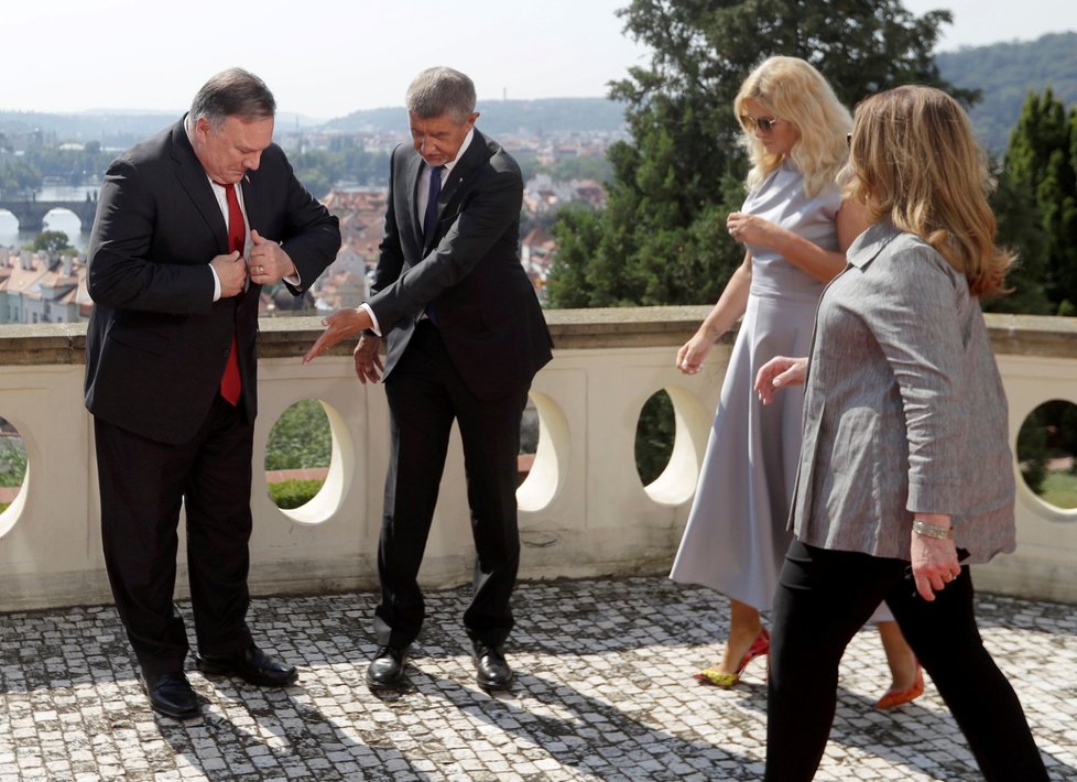 Kramářova vila: Mike Pompeo, Andrej Babiš, Monika Babišová a Susan Pompeová (12. 8. 2020)