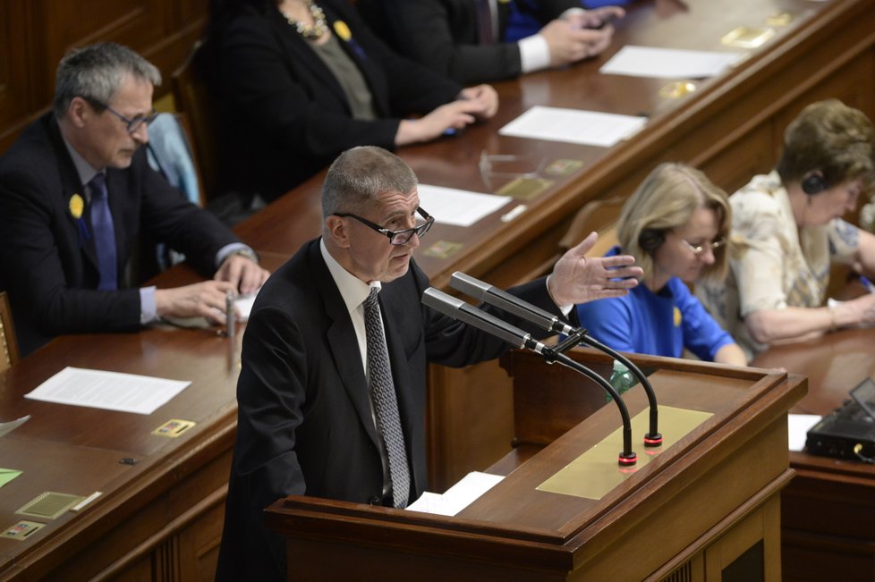 Mimořádné jednání Poslanecké sněmovny. 10. května 2017. Andrej Babiš vystoupil s projevem k nahrávkám, na kterých vede hovor s bývalým novinářem MF Dnes.