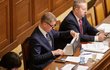 Andrej Babiš si ve sněmovně prohlíží své poznámky. Evidentně toho musí stihnout ještě dost ( 23. 11. 2018) Andrej Babiš si ve sněmovně prohlíží své poznámky. Evidentně toho musí stihnout ještě dost ( 23. 11. 2018)