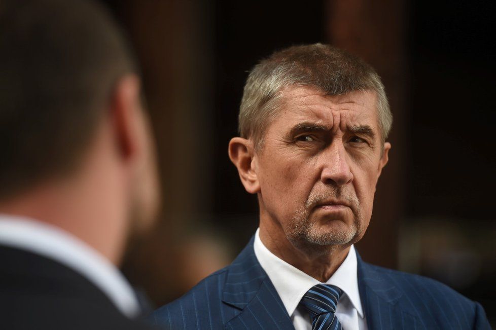 Předseda hnutí ANO Andrej Babiš považuje navrženou koaliční smlouvu s ČSSD za přijatelný kompromis. Nyní bude na sociální demokracii, zda se ve vnitrostranickém referendu rozhodne do vlády vstoupit, nebo ne