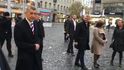 Babiš prošel přes Václavák. „Ostuda,“ stěžoval si na neuklizený nepořádek Babiš prošel přes Václavák. „Ostuda,“ stěžoval si na neuklizený nepořádek