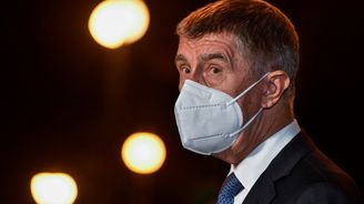 Přestaňte se strašit koronavirem, vyzval občany Babiš. Stěžoval si na kritiku