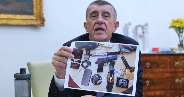 Policie o plánovaném útoku na Babiše: Šílenec s pistolí skončil v Bohnicích, byl agresivní