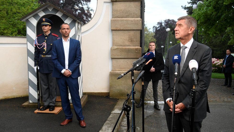 Premiér Andrej Babiš hovoří s novináři po setkání s prezidentem Milošem Zemanem, který jej přijal 20. května 2019 v Lánech.