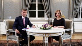 Premiér Andrej Babiš (ANO) s moderátorkou TV Prima Terezií Tománkovou v pořadu Partie (12.1.2020)