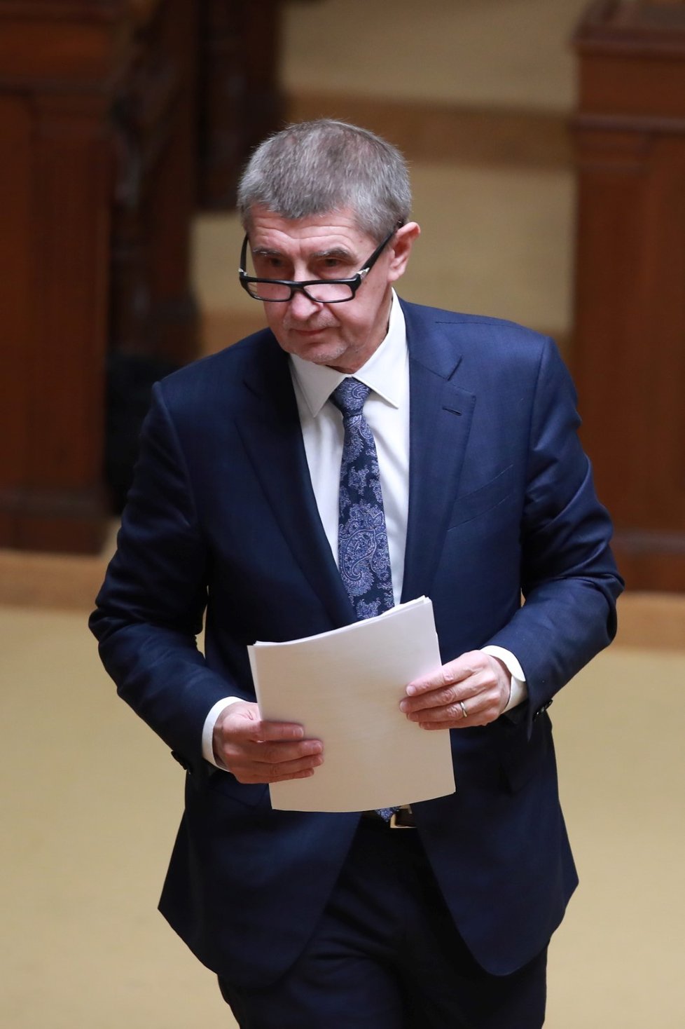 Premiér Andrej Babiš si svůj projev napsal. Trval téměř půl hodiny (23. 11. 2018)