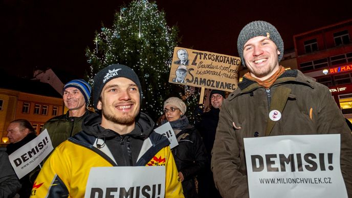 Protestní akce za odstoupení premiéra Andreje Babiše (ANO) v Ústí nad Labem (19. 12. 2019)