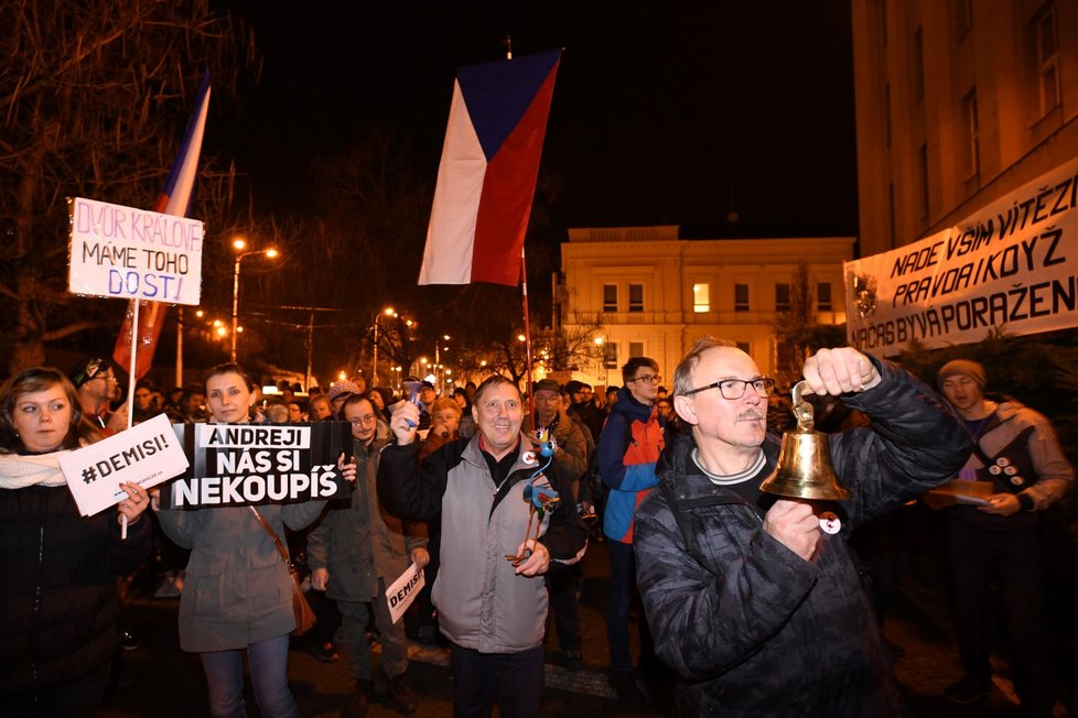 Protestní akce za odstoupení premiéra Andreje Babiše (ANO) v Hradci Králové (19. 12. 2019)