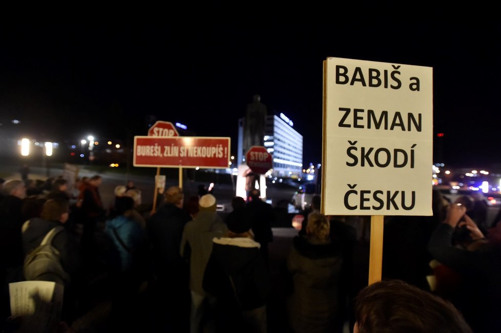 Protestní akce za odstoupení premiéra Andreje Babiše (ANO) ve Zlíně (19. 12. 2019)