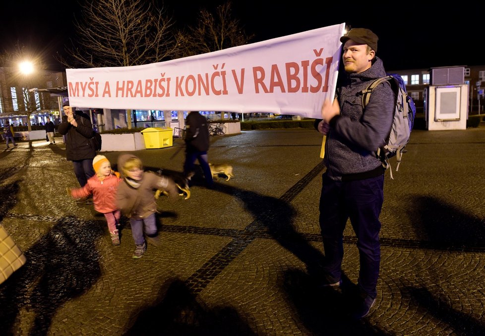 Protestní akce za odstoupení premiéra Andreje Babiše (ANO) v Olomouci (19. 12. 2019)