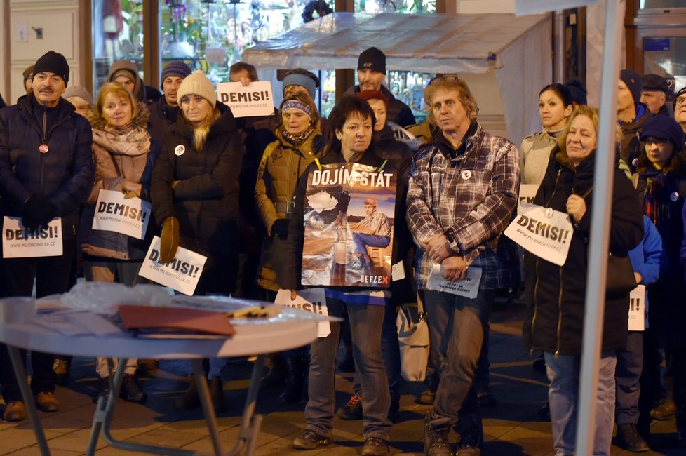 Protestní akce za odstoupení premiéra Andreje Babiše (ANO) v Karlových Varech (19. 12. 2019)