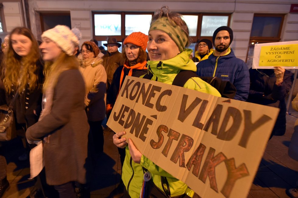 Protestní akce za odstoupení premiéra Andreje Babiše (ANO) v Karlových Varech (19. 12. 2019)