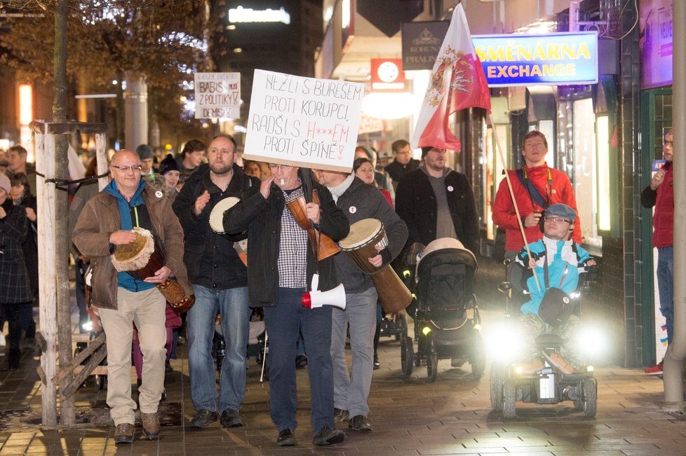 Protestní akce za odstoupení premiéra Andreje Babiše (ANO) v Pardubicích (19. 12. 2019)