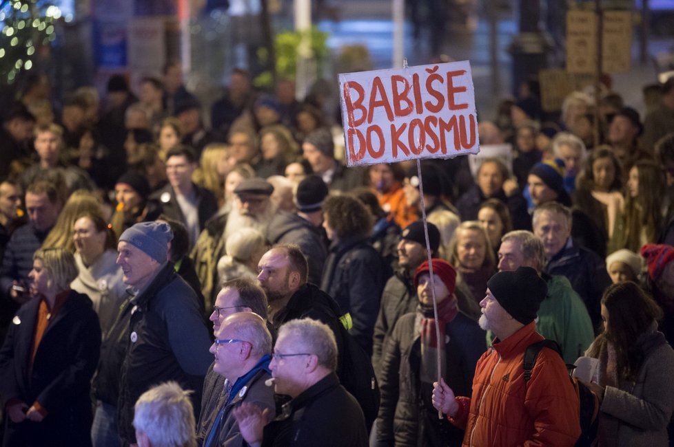 Protestní akce za odstoupení premiéra Andreje Babiše (ANO) v Pardubicích (19. 12. 2019)