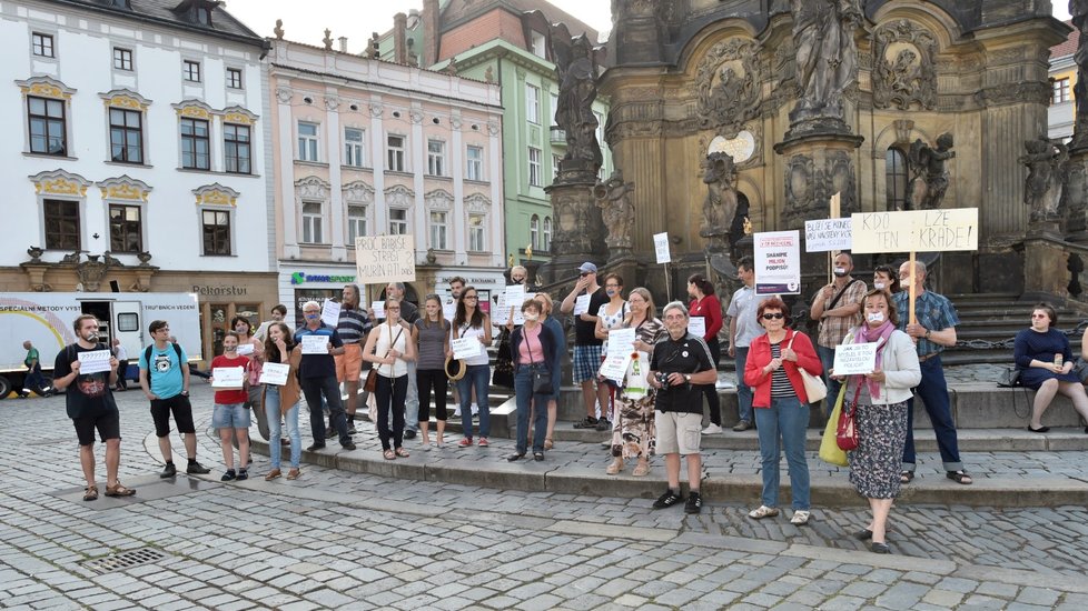Protest proti Andreji Babišovi proběhl i v Olomouci