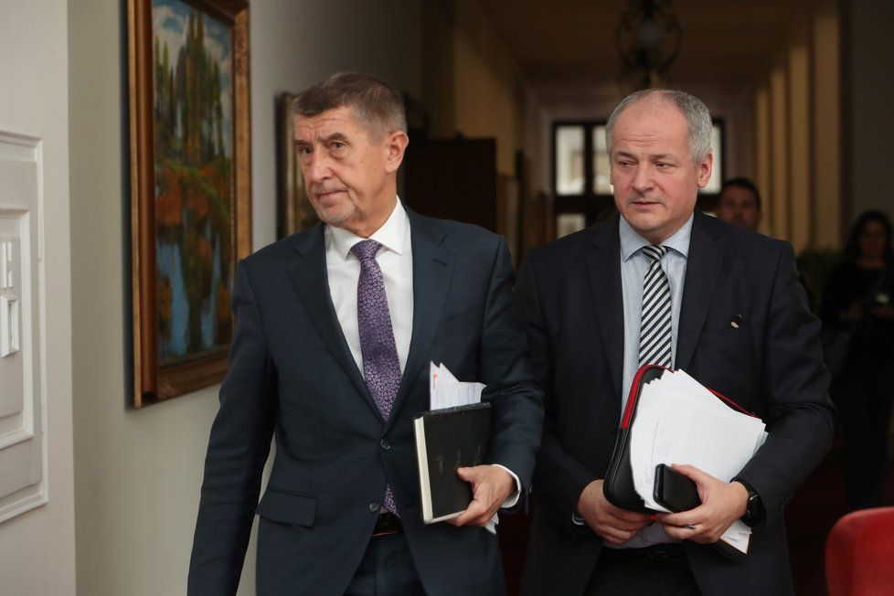 Premiér Andrej Babiš (ANO) a náměstek ministra zdravotnictví Roman Prymula vyzvali před jednáním s hejtmany občany, aby po návratu z Itálie zůstali v domácí karanténě (6. 3. 2020)