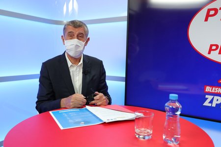 Premiér Andrej Babiš (ANO) ve studiu Blesku při natáčení pořadu Ptám se, pane premiére (13.5.2020)