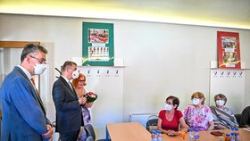 V Olomouci navštívil premiér Babiš také Centrum pro seniory (10. 6. 2021)