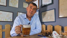 Premiér Andrej Babiš vyzval lidi po otevření hospod, aby zašli na pivo. (6. 6. 2021)