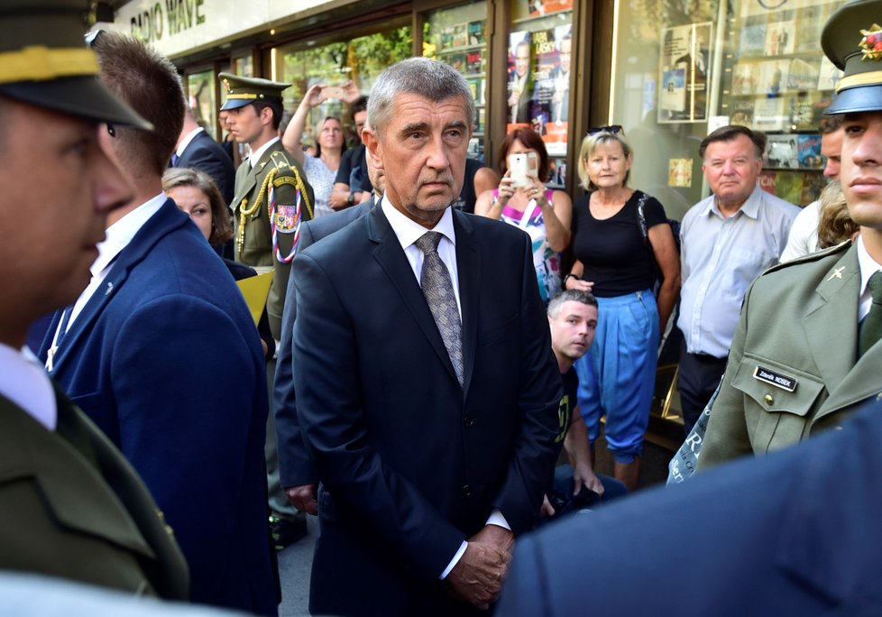 Premiér Andreje Babiš byl u Rozhlasu pod drobnohledem ochranky.