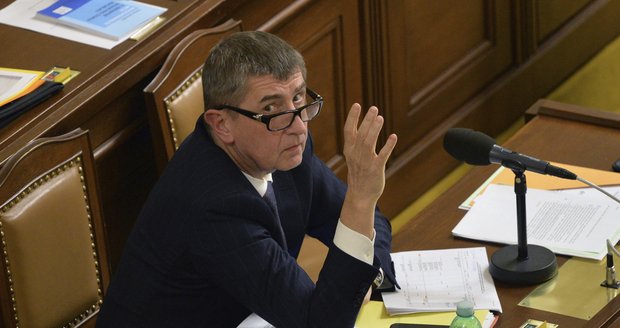 Sněmovna schválila rozpočet. Babiš chválil růst, Kalousek kritizoval úředníky