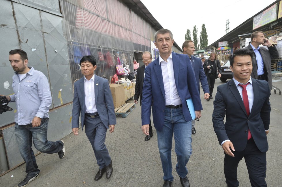 Ministr financí Andrej Babiš (ANO) vyrazil do Sapy vysvětlovat Vietnamcům, co je čeká s elektronickou evidencí tržeb.