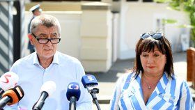 Premiér Andrej Babiš a ministryně financí Alena Schillerová po schůzce s prezidentem Milošem Zemanem v Lánech.