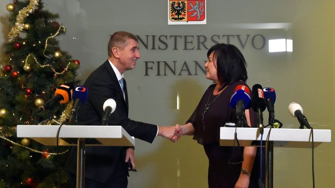 Alena Schillerová přebírá ministerstvo financí