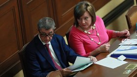 Premiér Andrej Babiš (ANO) a ministryně financí Alena Schillerová v Poslanecké Sněmovně (10.9.2019)