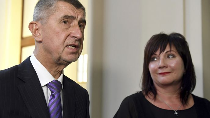 Andrej Babiš a Alena Schillerová o brífinku (15. května 2017)