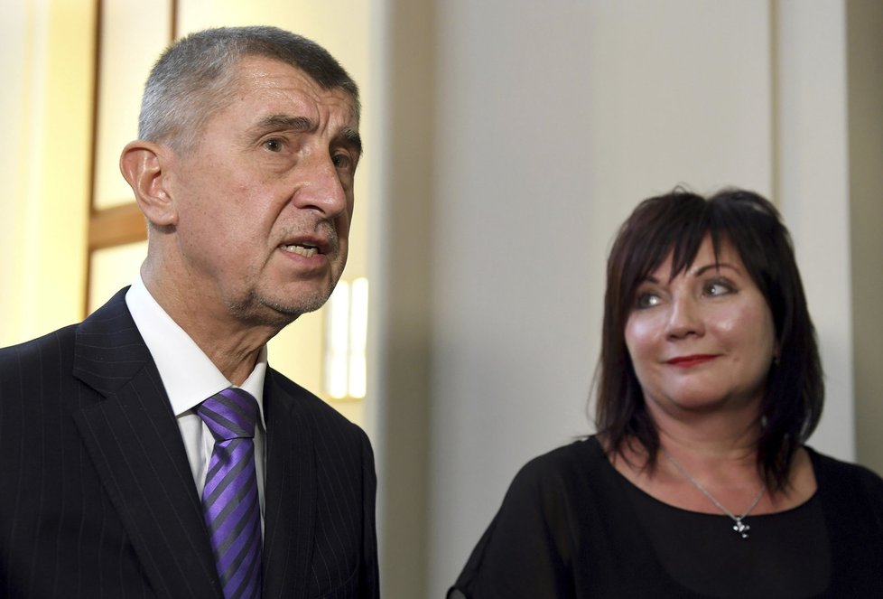 Andrej Babiš a Alena Schillerová o brífinku (15. května 2017)