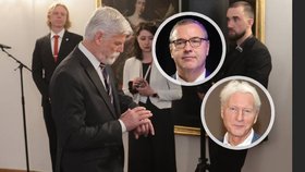 „Neomluvitelné.“ Mistr etikety o Babišově zpoždění. Sklenář mluví o akademické čtvrthodince.