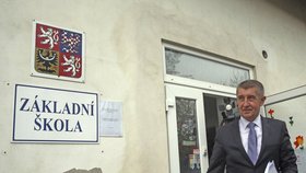 Andrej Babiš při návštěvě základní školy v Psárech