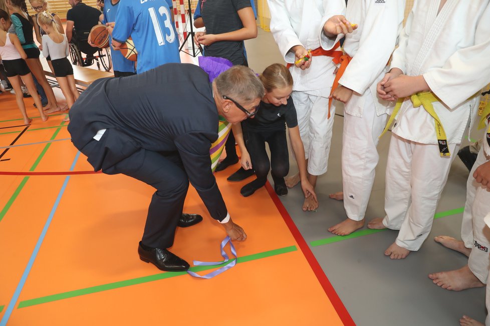 Premiér Andrej Babiš ve škole.