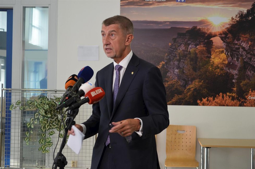 Premiér Andrej Babiš před odletem na Slovensko.