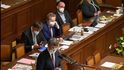 Premiér Andrej Babiš opět žádá Sněmovnu o prodloužení nouzového stavu. Poslanci ale chtějí, aby vláda vyhlásila nouzový stav zcela nový. (26. 2. 2021
