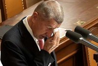 Zneužili nemocného člověka! Babiš se ve Sněmovně rozbrečel kvůli synovi, střet zájmů nevysvětlil