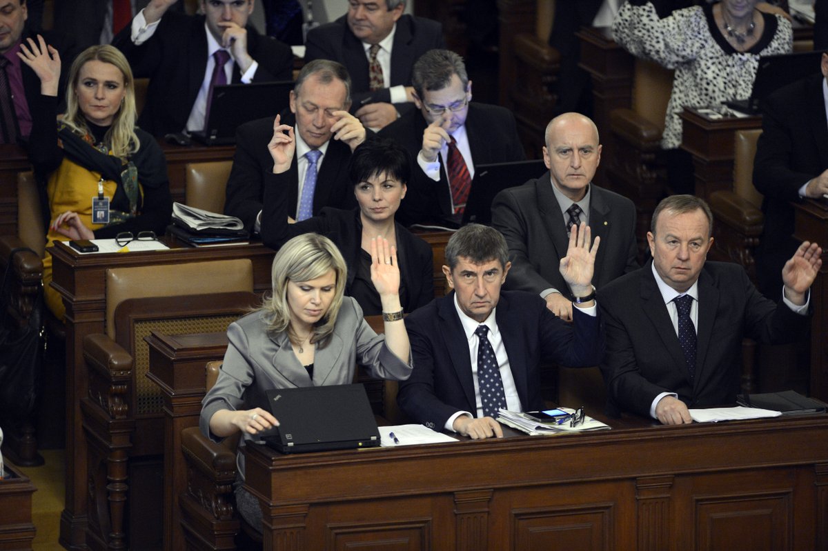 Andrej Babiš v prvním den sněmovny, kdy se ještě sedělo podle abecedy, nikoli zasedacího pořádku