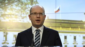 Premiér a předseda sociálních demokratů Bohuslav Sobotka v pondělí odmítl komentovat spekulace o svém odchodu z čela ČSSD.