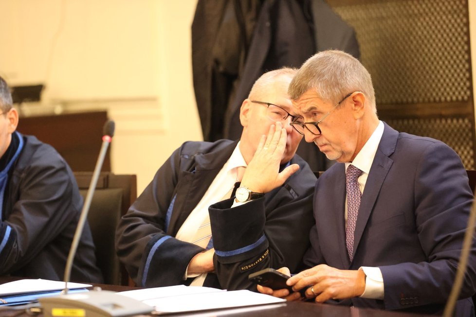 Třetí den soudu Andreje Babiše (ANO):  Andrej Babiš v obležení právníků(14.9.2022)