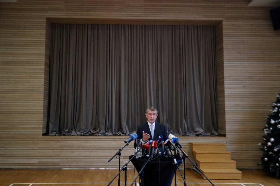 Expremiér Andrej Babiš (ANO) v Průhonicích poté, co soud rozhodl o jeho nevině (9.1.2023).