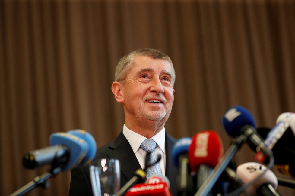 Expremiér Andrej Babiš (ANO) v Průhonicích poté, co soud rozhodl o jeho nevině (9.1.2023).