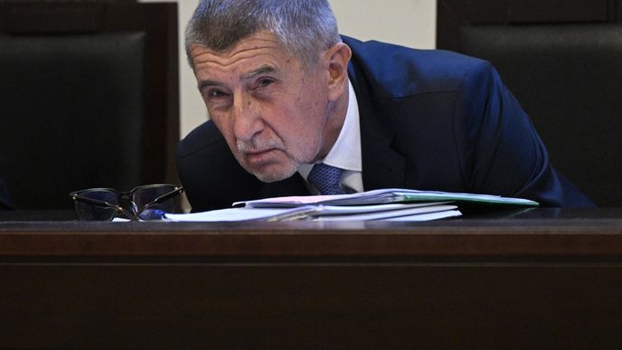 Obžalovaný Andrej Babiš u soudu v kauze Čapí hnízdo (17. 10. 2022)