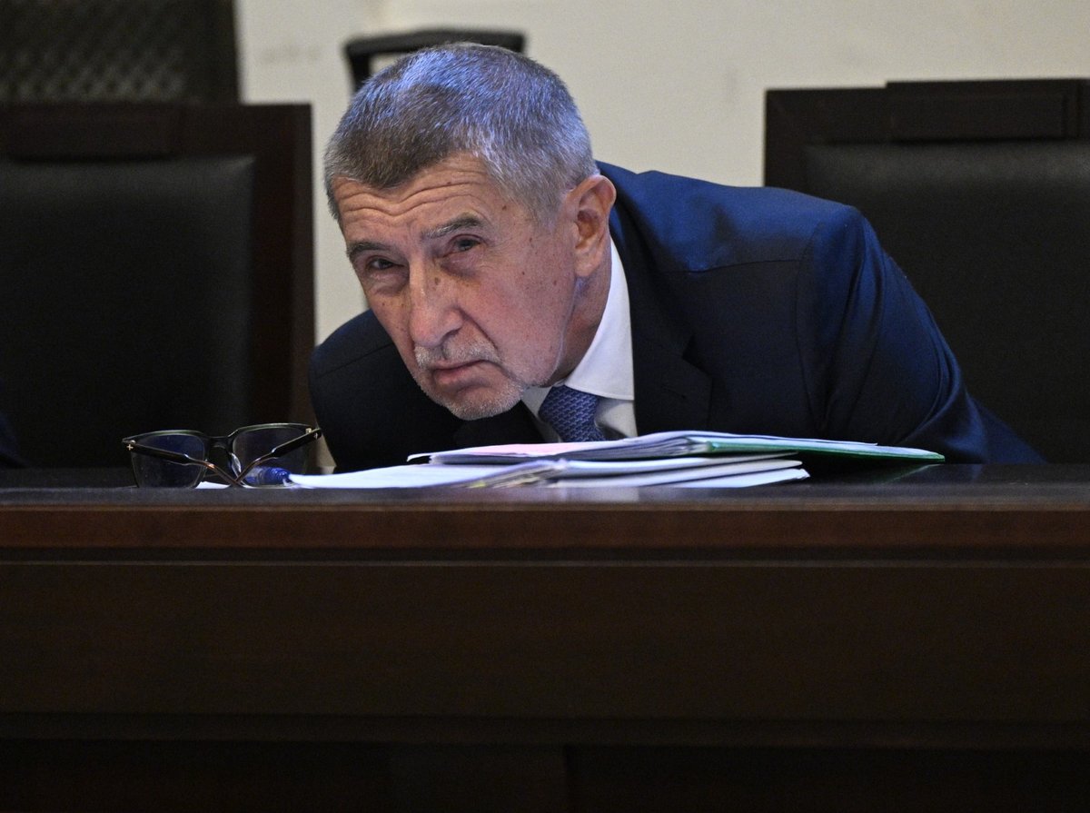 Obžalovaný Andrej Babiš u soudu v kauze Čapí hnízdo (17. 10. 2022)