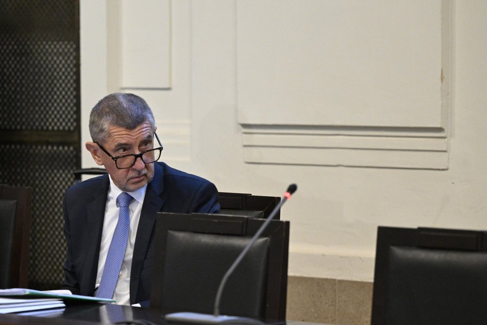 Obžalovaný Andrej Babiš u soudu v kauze Čapí hnízdo (17. 10. 2022)