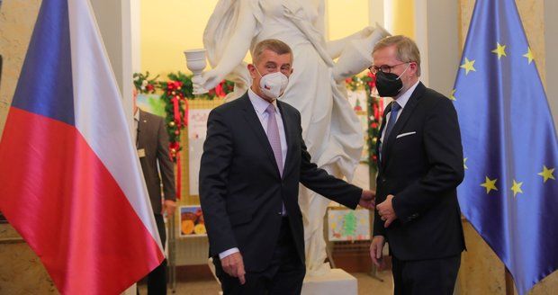 Politika 2022: Česko čekají dvoje volby, prezidentská kampaň a předsednictví EU 