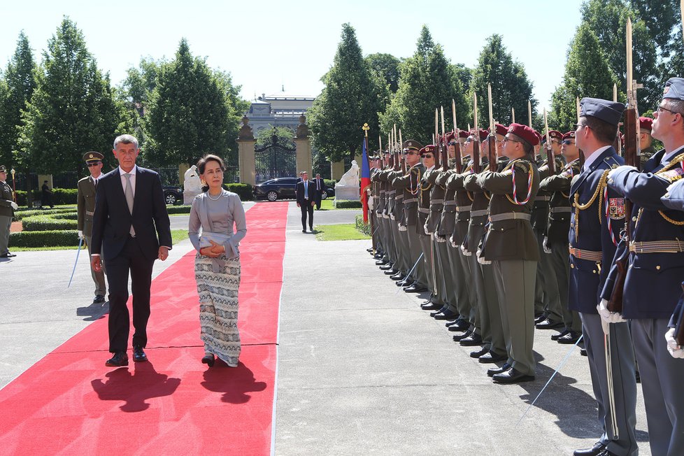 Český premiér Andrej Babiš (ANO) přijal barmskou vůdkyni Su Ťij (3. 6. 2019).